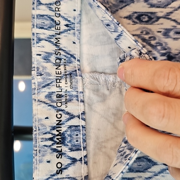 Blue and White Slimming Capri Pants Size 2.5 Chicos - Picture 2 of 3
